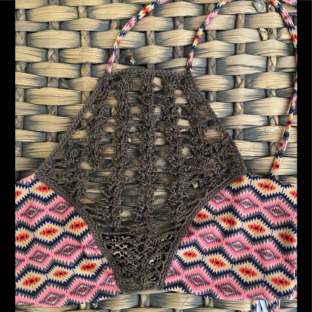 Acacia m top